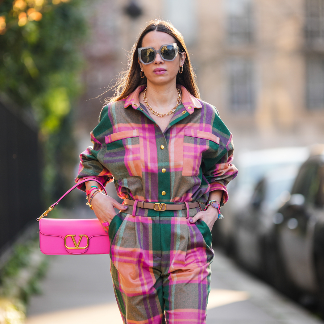 Modne kombinezony na wiosnę 2023. Sześć modeli, które ubierają od stóp do głów w najlepszym stylu